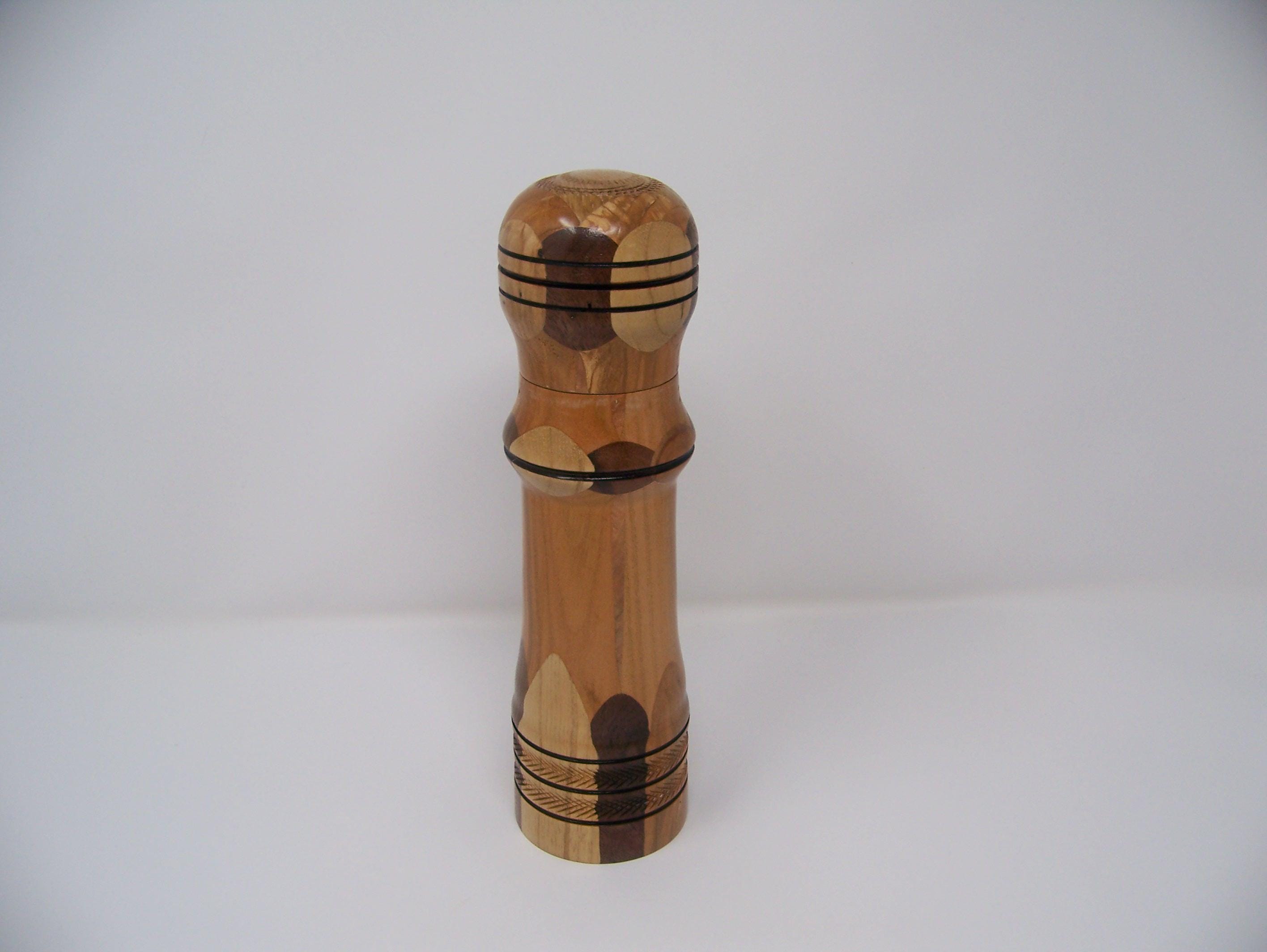 Pepper Grinder - Crush Ground - Ceramic Mechanism - Hardwood - Food Safe