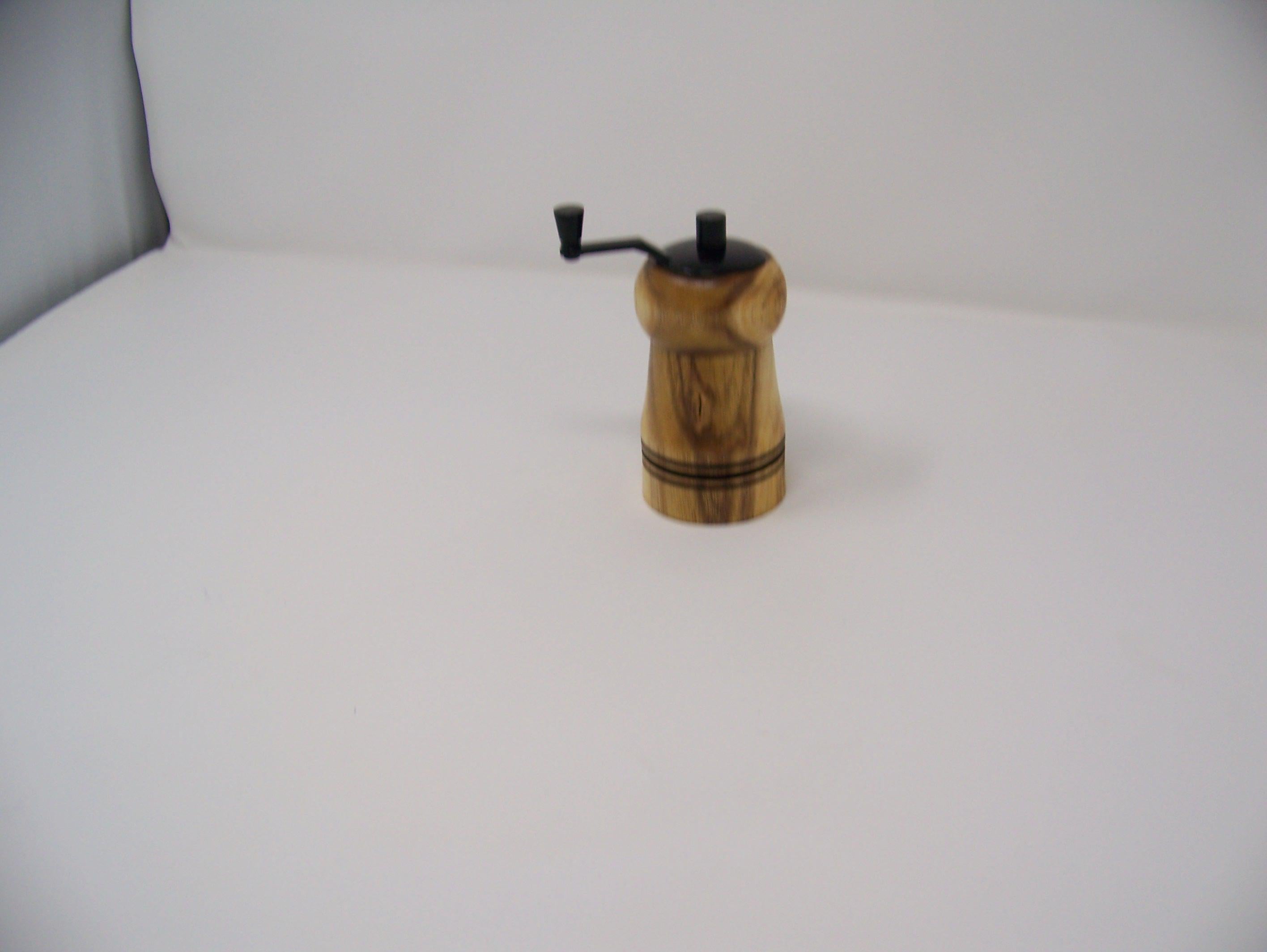 Mini Salt or Pepper Grinder - Top Grinder - Ceramic mechanism - hardwoods: Locust