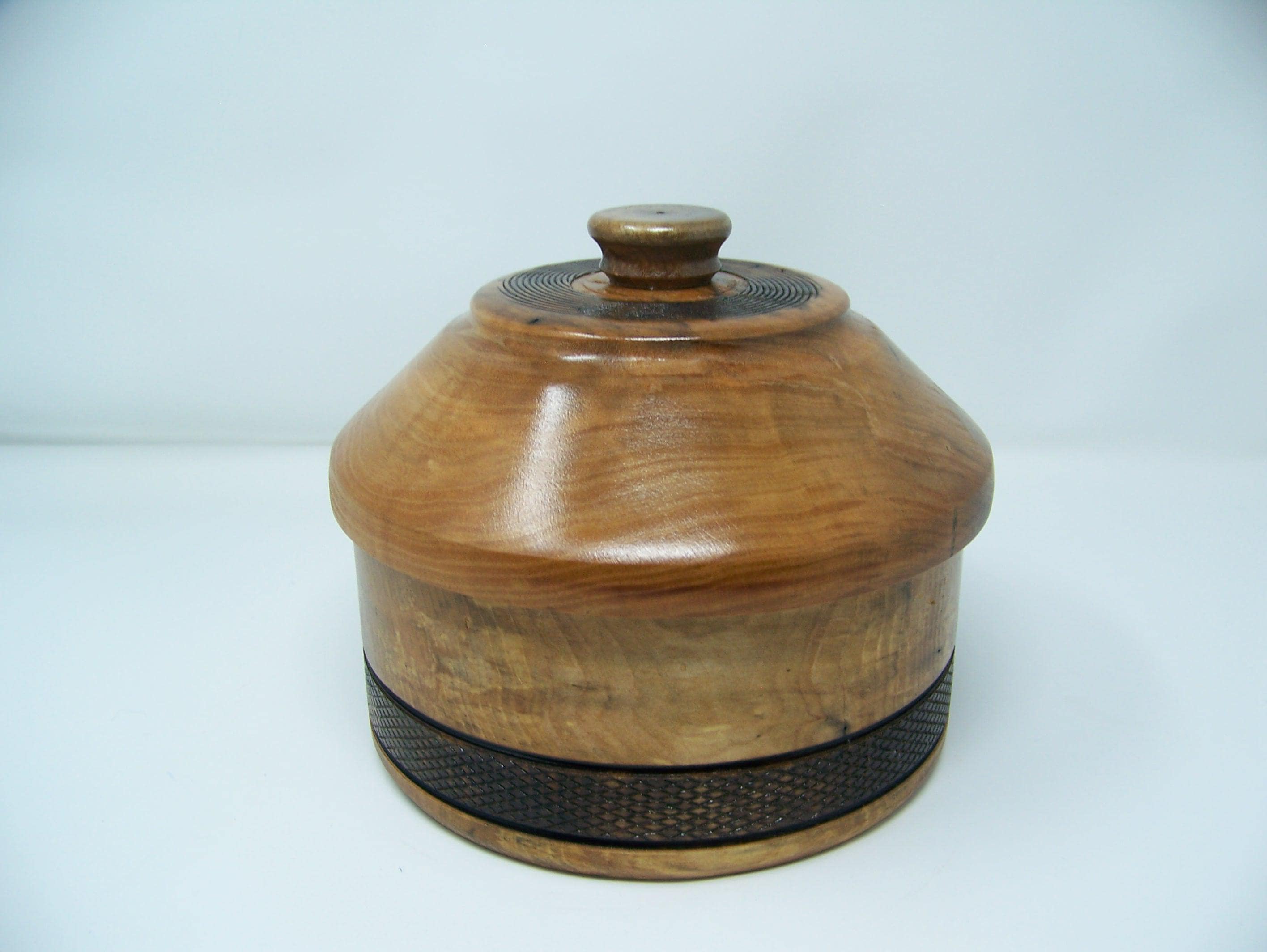 Maple - Canister - Bowl with lid - Detailing on Edge