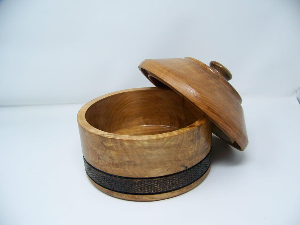 Maple - Canister - Bowl with lid - Detailing on Edge