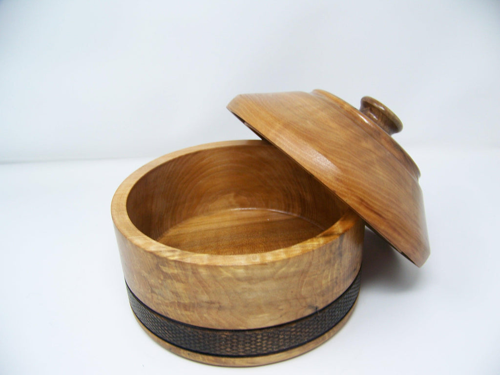 Maple - Canister - Bowl with lid - Detailing on Edge