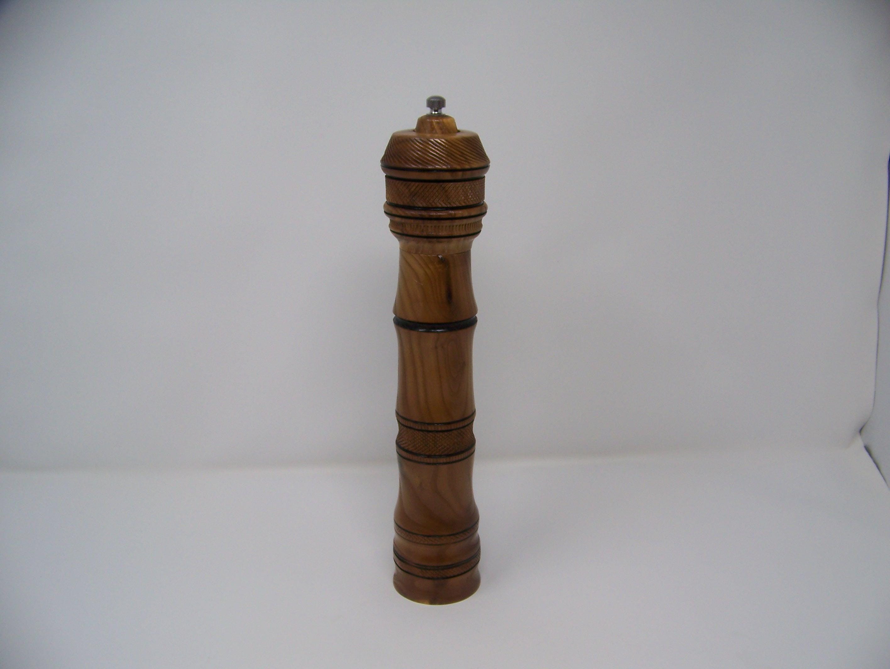 Pepper Grinder - Pro Grind - Ceramic Mechanism - Hardwood