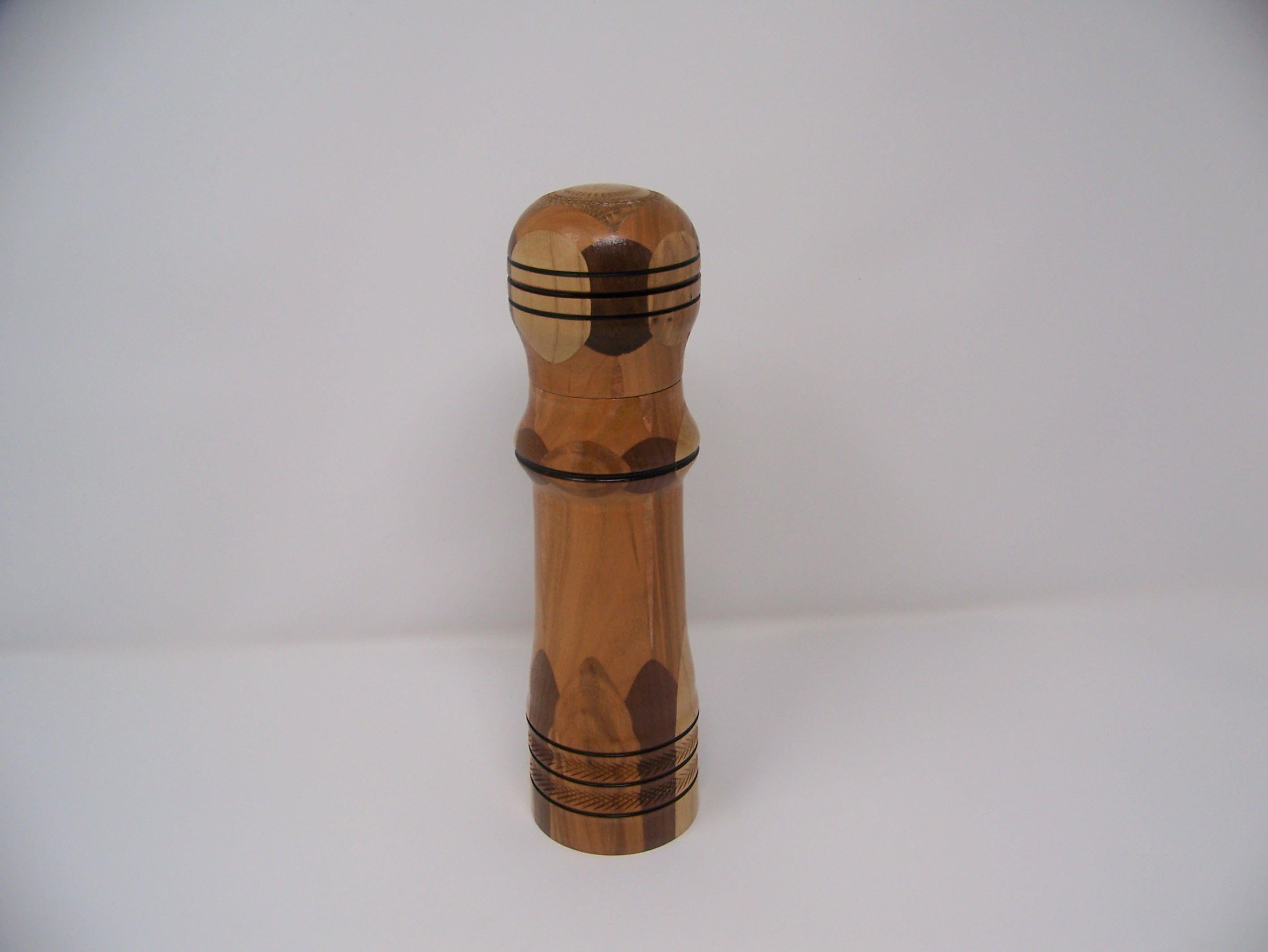 Pepper Grinder - Crush Ground - Ceramic Mechanism - Hardwood - Food Safe