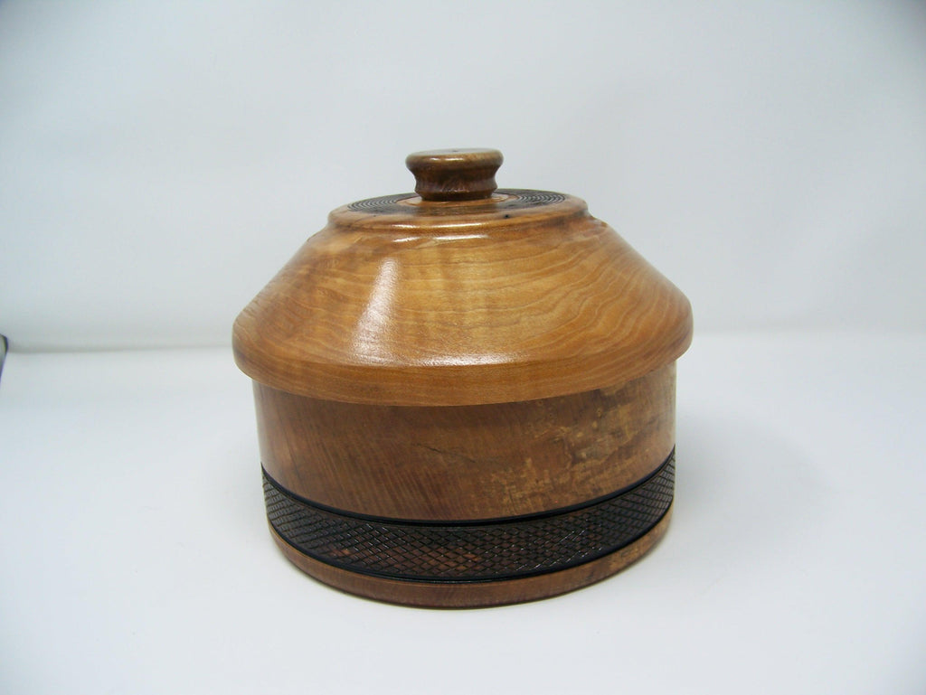 Maple - Canister - Bowl with lid - Detailing on Edge