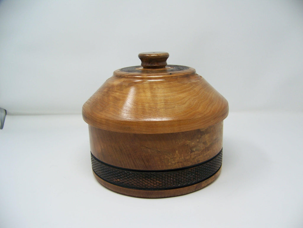 Maple - Canister - Bowl with lid - Detailing on Edge