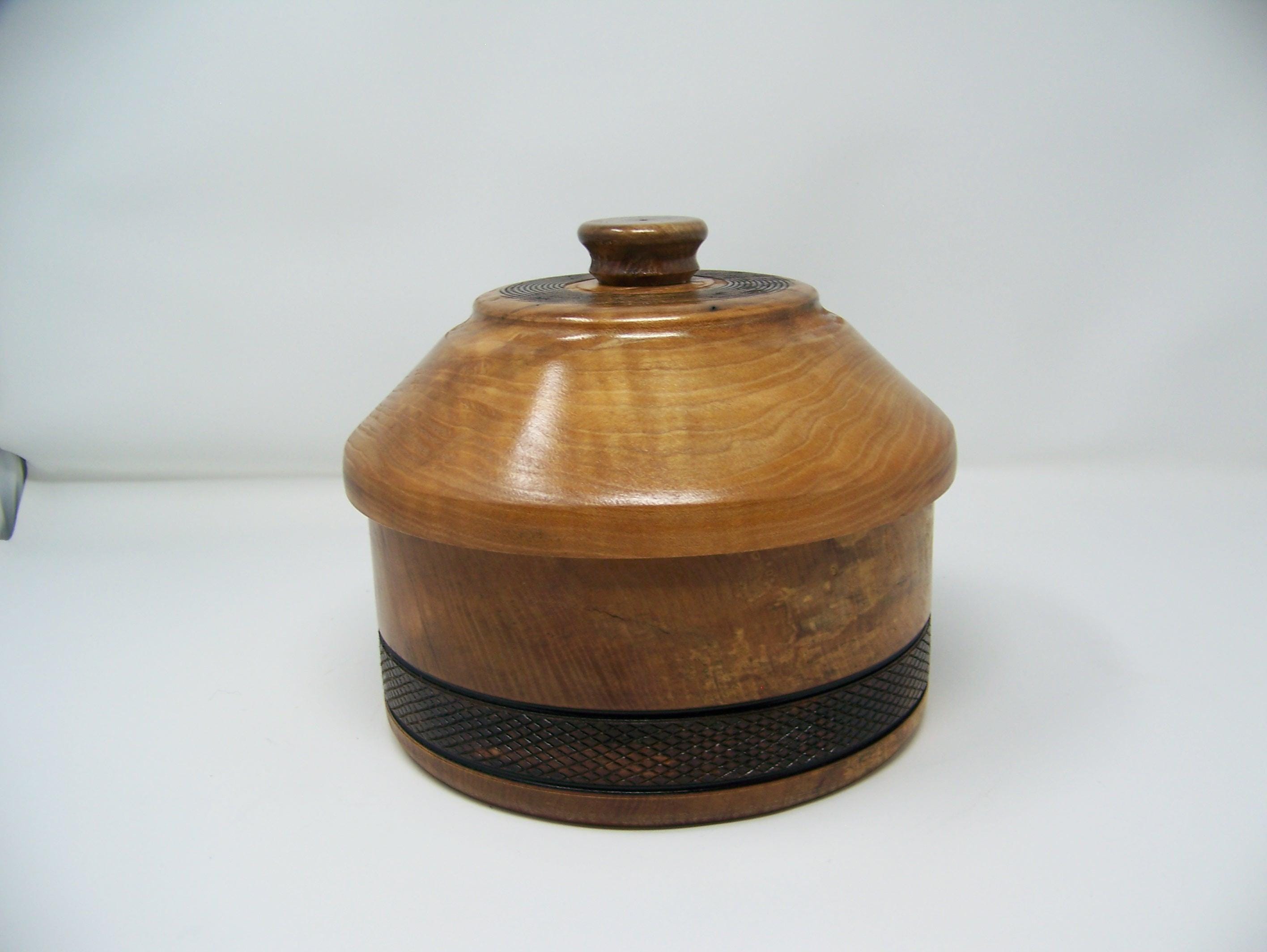 Maple - Canister - Bowl with lid - Detailing on Edge