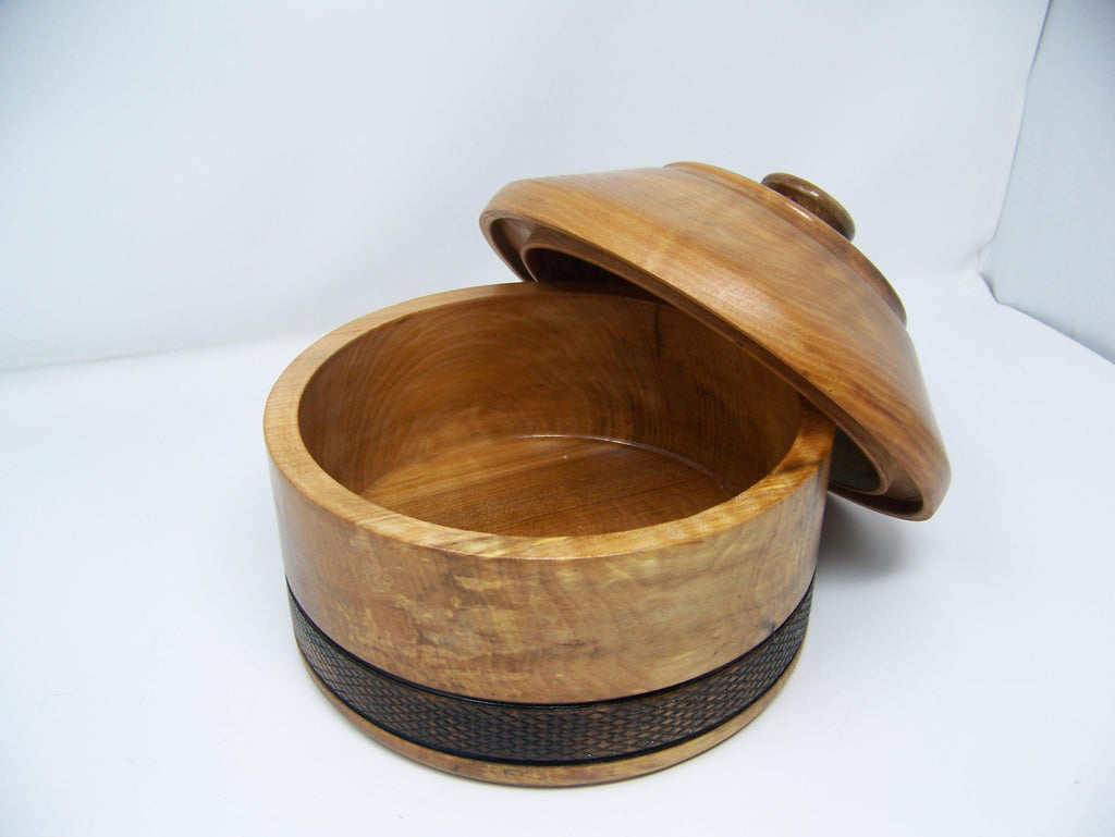 Maple - Canister - Bowl with lid - Detailing on Edge