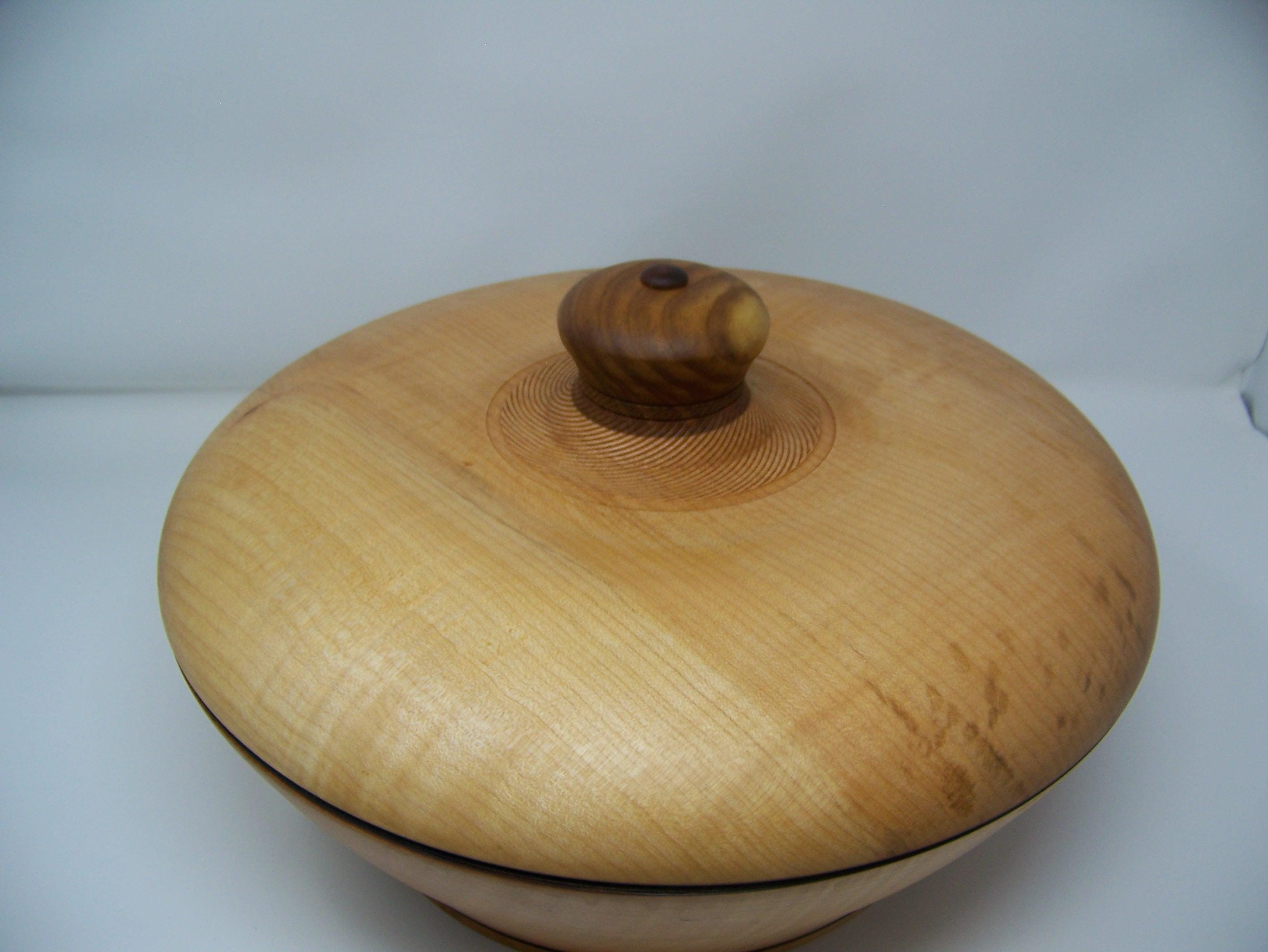 Maple - Large Bowl with Lid - Covered Bowl