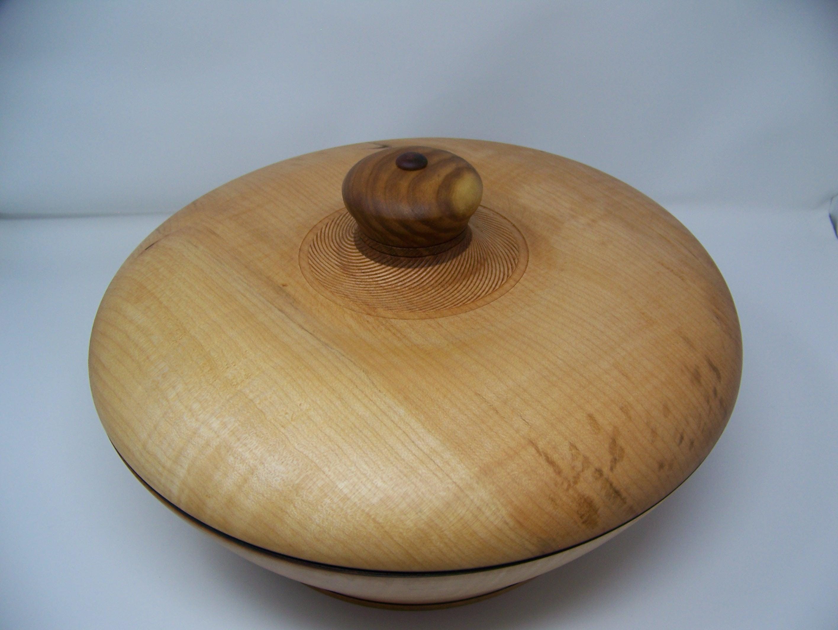Maple - Large Bowl with Lid - Covered Bowl