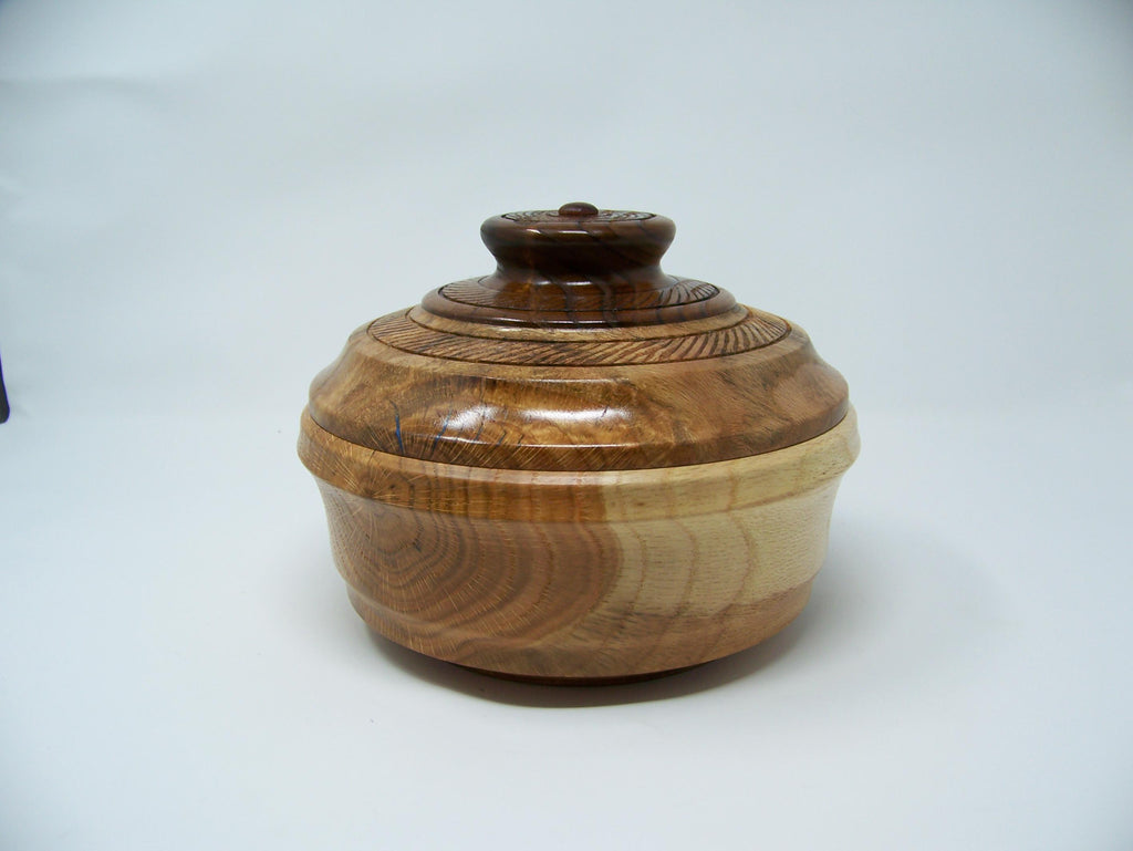 Oak - covered bowl/dish with lid - detailing - beautiful wood grain