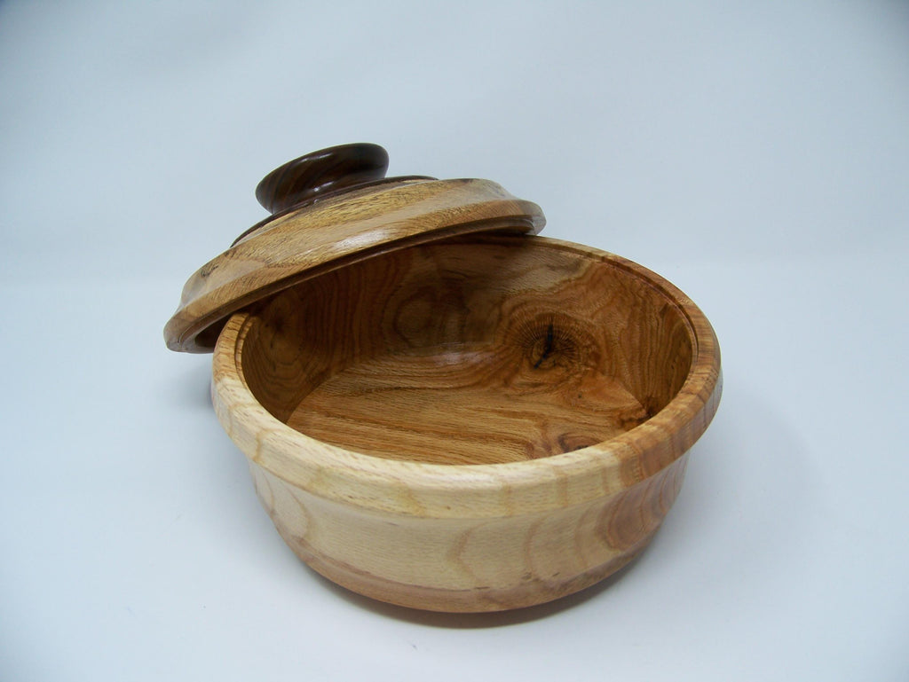 Oak - covered bowl/dish with lid - detailing - beautiful wood grain