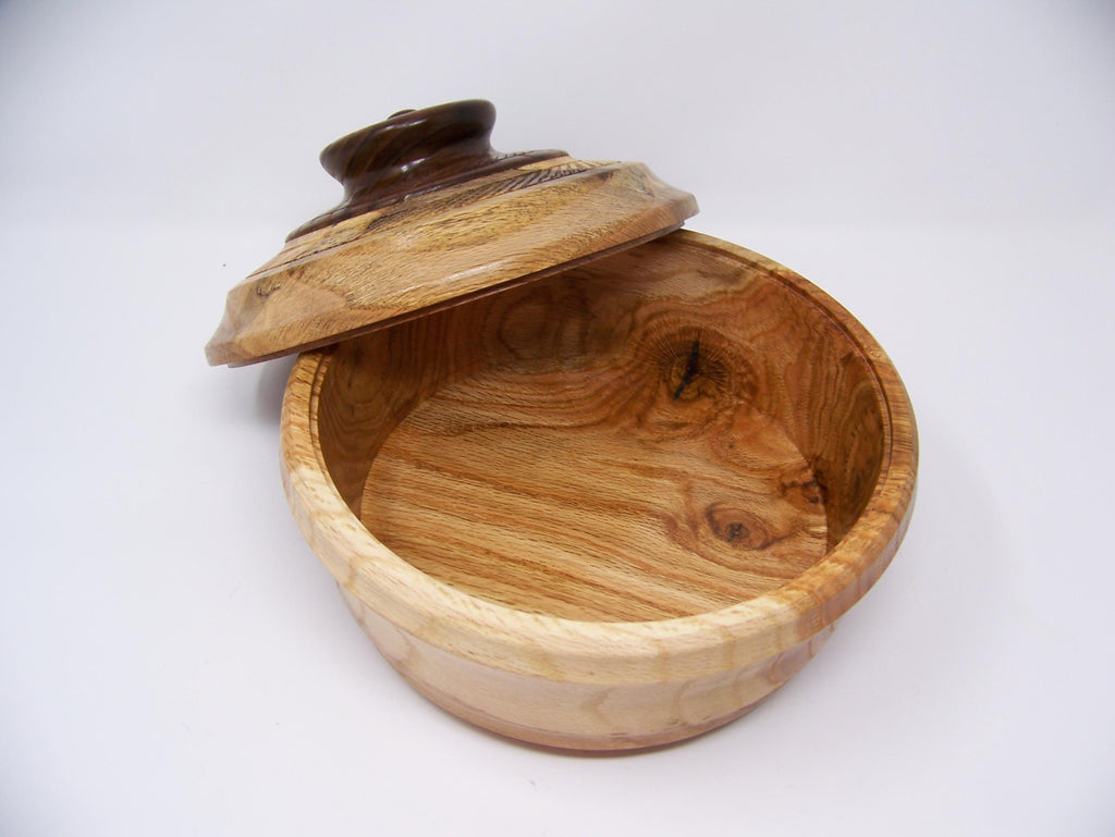Oak - covered bowl/dish with lid - detailing - beautiful wood grain